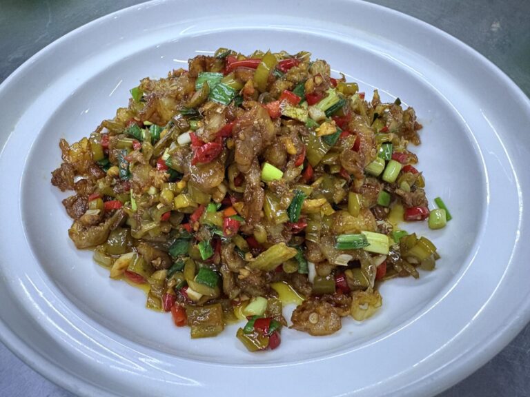 泡青椒炒牛蹄筋